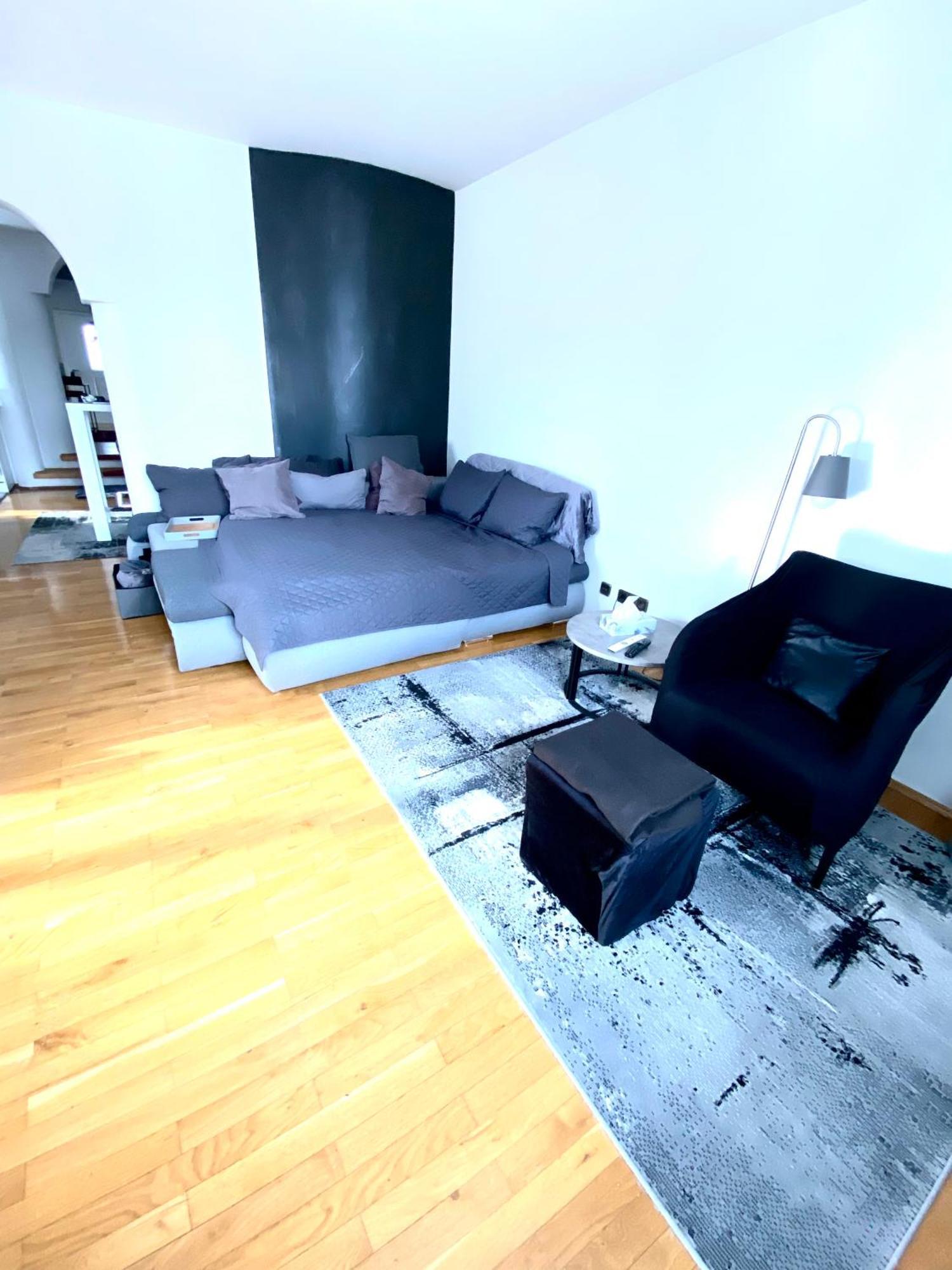 Big With Balcony Apartment *